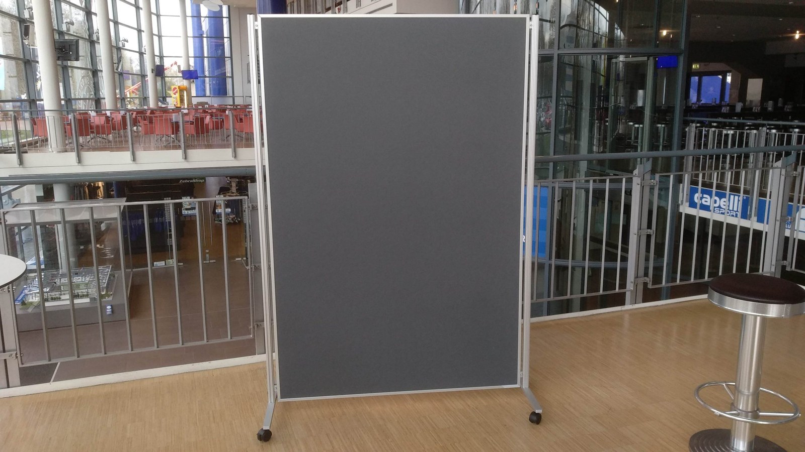 Pinnwand XL mit 180cm Ständer mieten in Wesel – Mietartikel