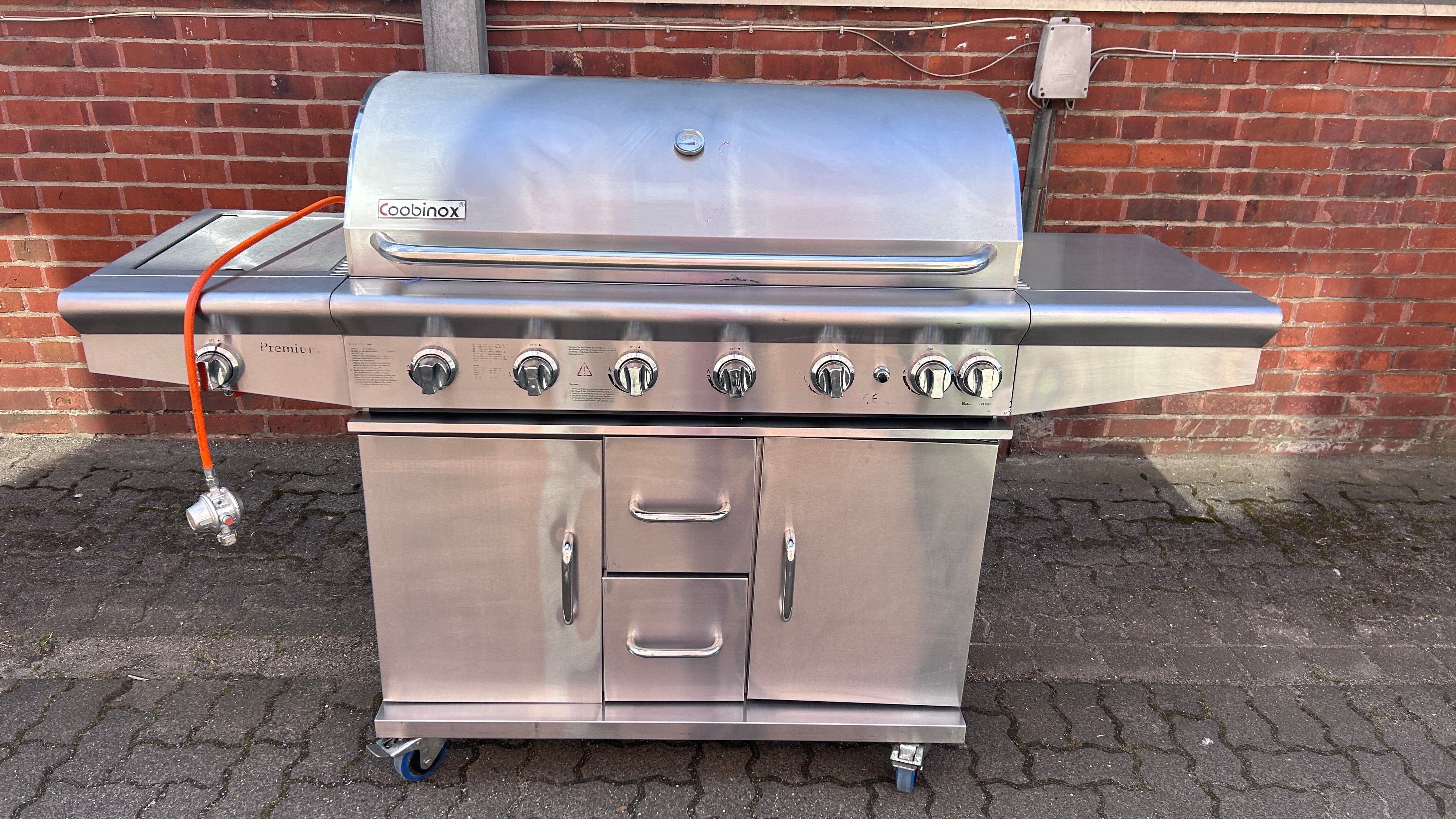 BBQ-Komplettset mieten für 70–80 Gäste – Gasgrill, Geschirr & Besteck all inkl. – 2