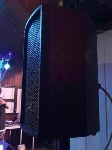 Musik- & Lichtanlage mieten für ca. 40 Gäste – 2x JBL PartyBox 310 + Lichteffektgerät – 2
