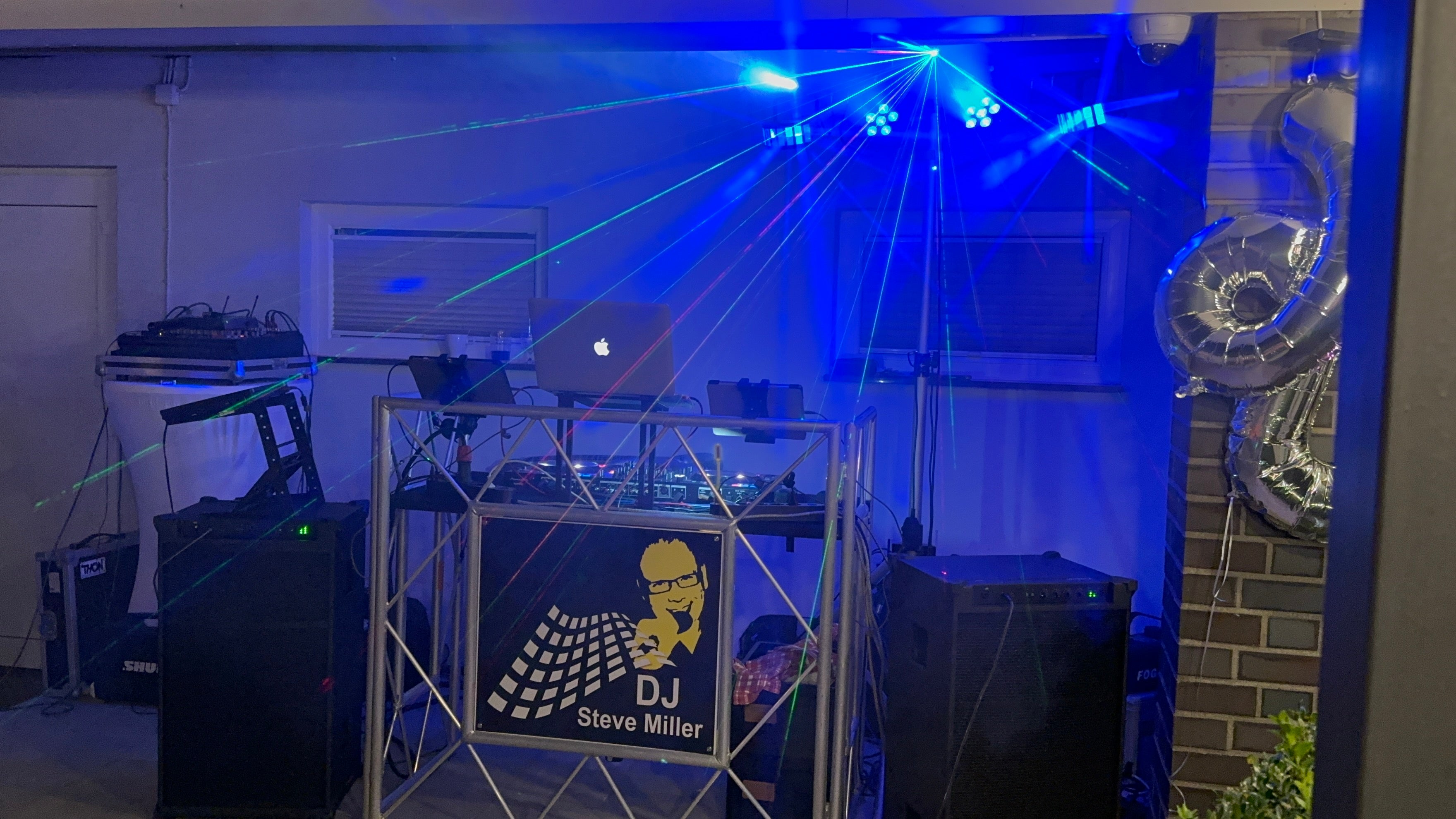 DJ & Moderator mieten – Servicepaket V für bis zu 250 Gäste | Hochzeit & Geburtstag