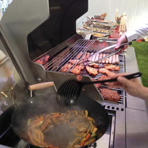 BBQ-Komplettset mieten für 100–120 Gäste – Gasgrill, Geschirr & Besteck all inkl.
