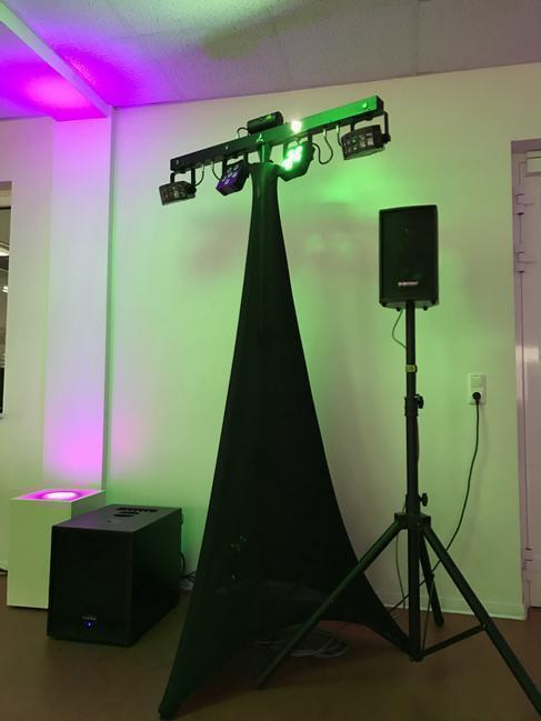 Musik- & Lichtanlage mieten für ca. 40 Gäste – 2x JBL PartyBox 310 + Lichteffektgerät