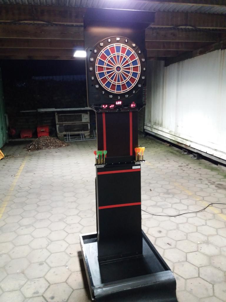 Dartautomat mit Beleuchtung mieten in Hamburg – Dart-Eventspiel – 2
