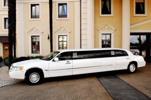 Weiße Limousine mieten in Freiburg – für besondere Anlässe