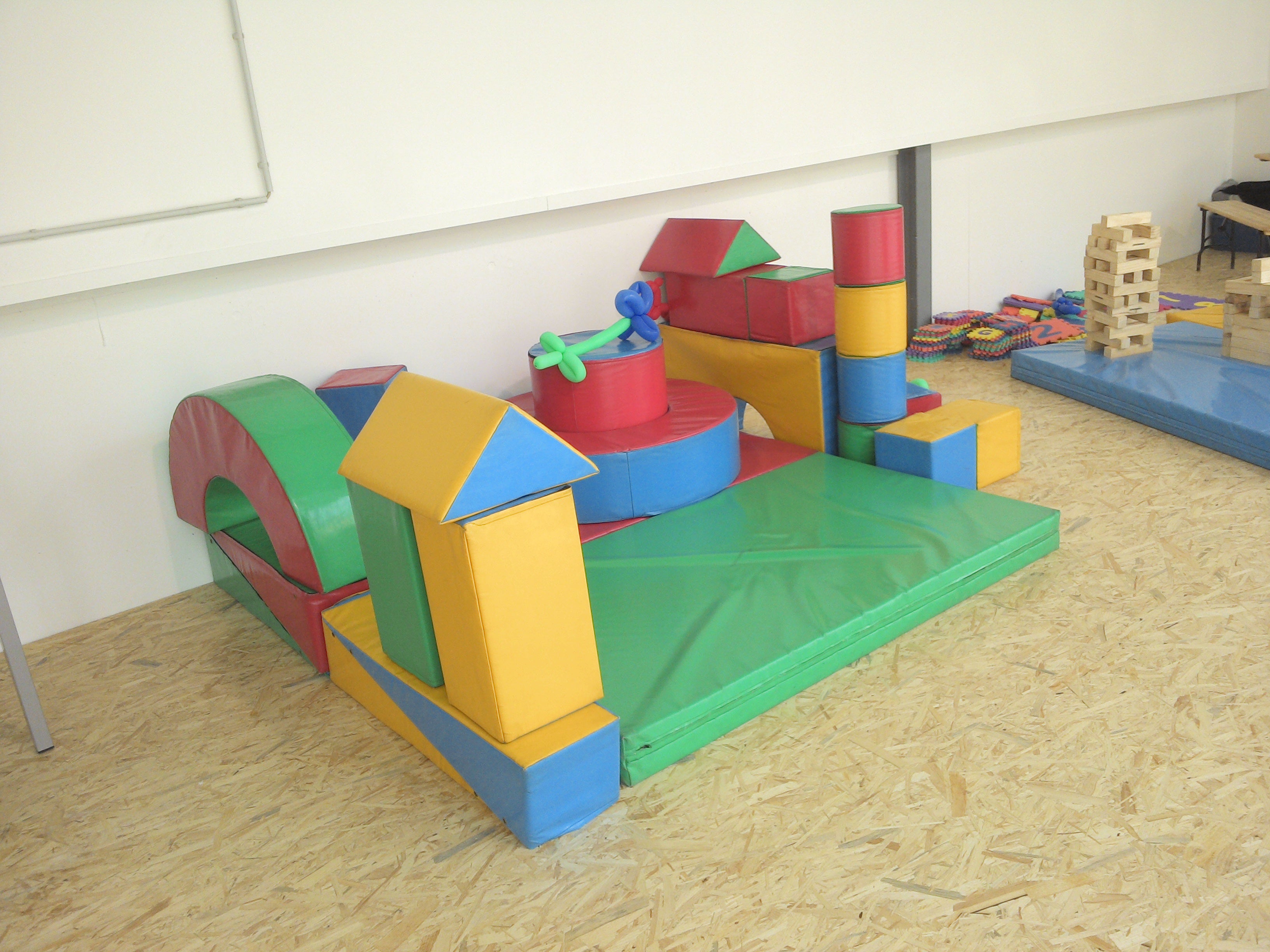 Softplay-Bausteine mieten – riesige Softbausteine für Kinder
