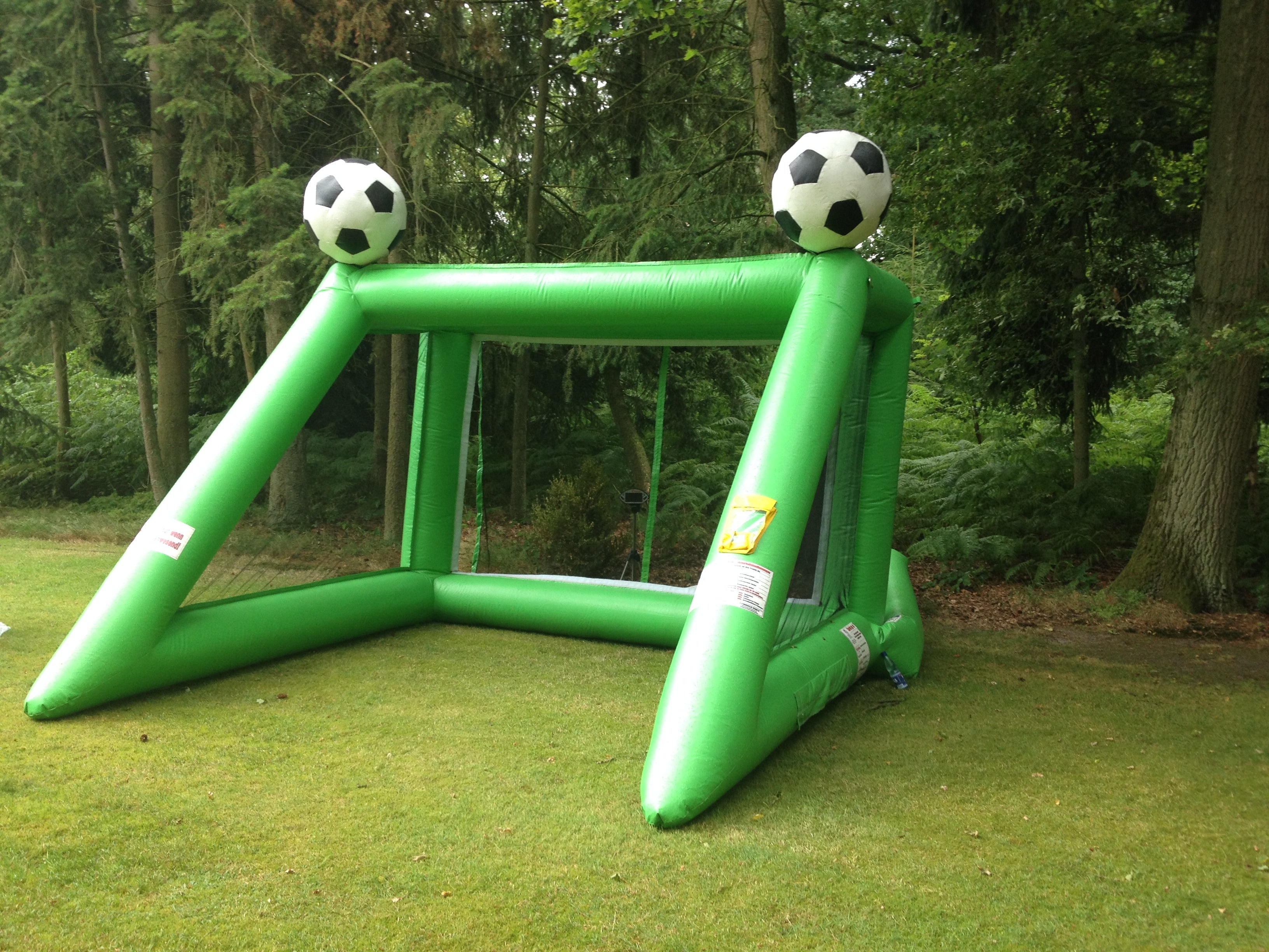 Torwand aufblasbar mieten – großer Torwandspaß für Fußball-Events – 3