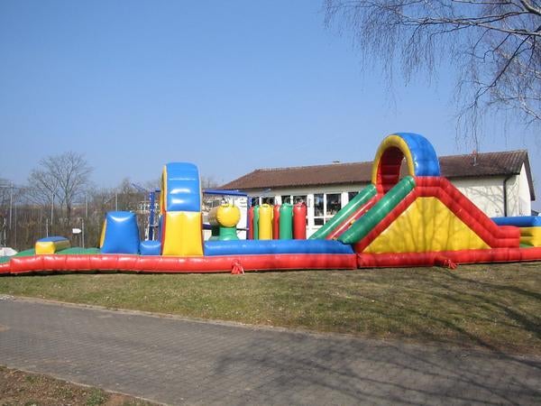 Aufblasbare Hindernisbahn mieten – 12 x 4 m für Teams & Events – 2