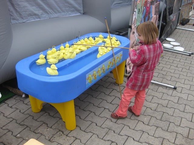 Entenangeln klein mieten – Kinderspiel mit Spieltisch & Pumpe