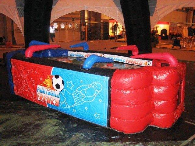 Fußball Frenzy mieten – Pustespiel für bis zu 6 Spieler, 3 gegen 3 – 2
