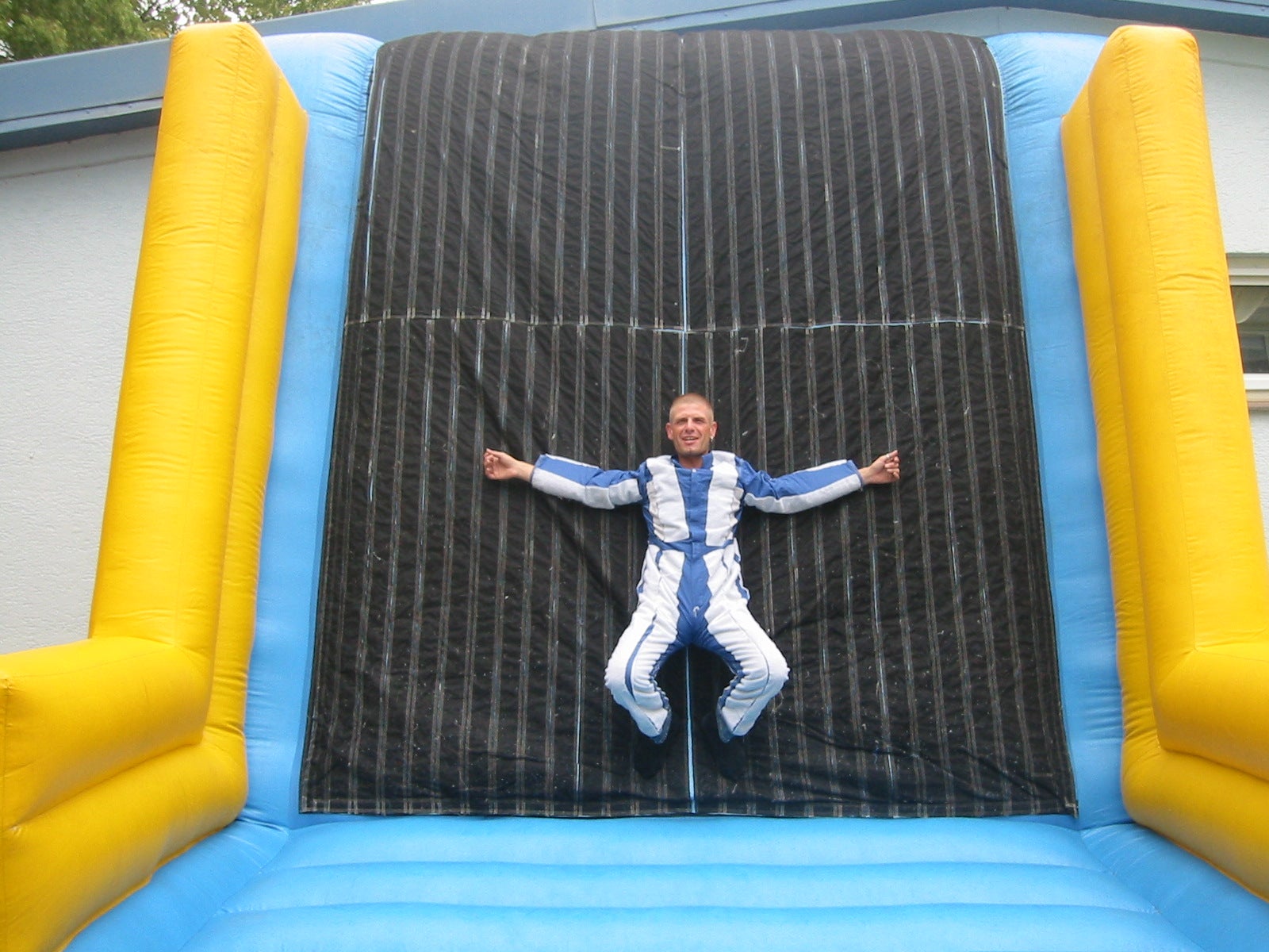 Klettwand mit Klettanzug mieten – Klett-Attraktion für Events – 2