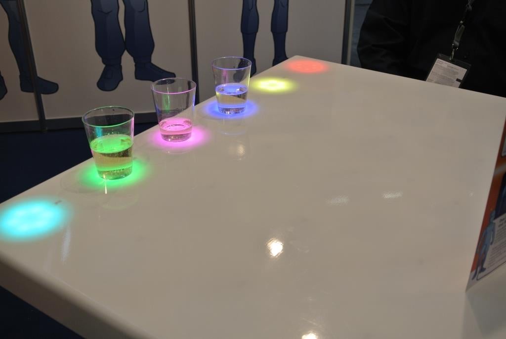 twall® Plus Tisch mieten – interaktives Eventmodul für 1-gegen-1 – 2