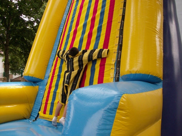 Klettwand mit Klettanzug mieten – Klett-Attraktion für Events – 4