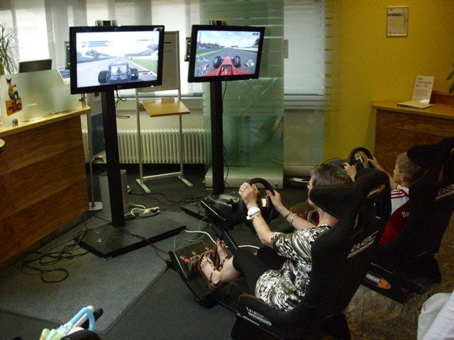 Formel 1 Rennsitze Simulator mieten – 2 Sitze zum Paketpreis – 3