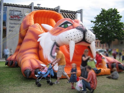 Riesenrutsche Tiger mieten – aufblasbare Riesenrutsche im Tiger-Design – 3