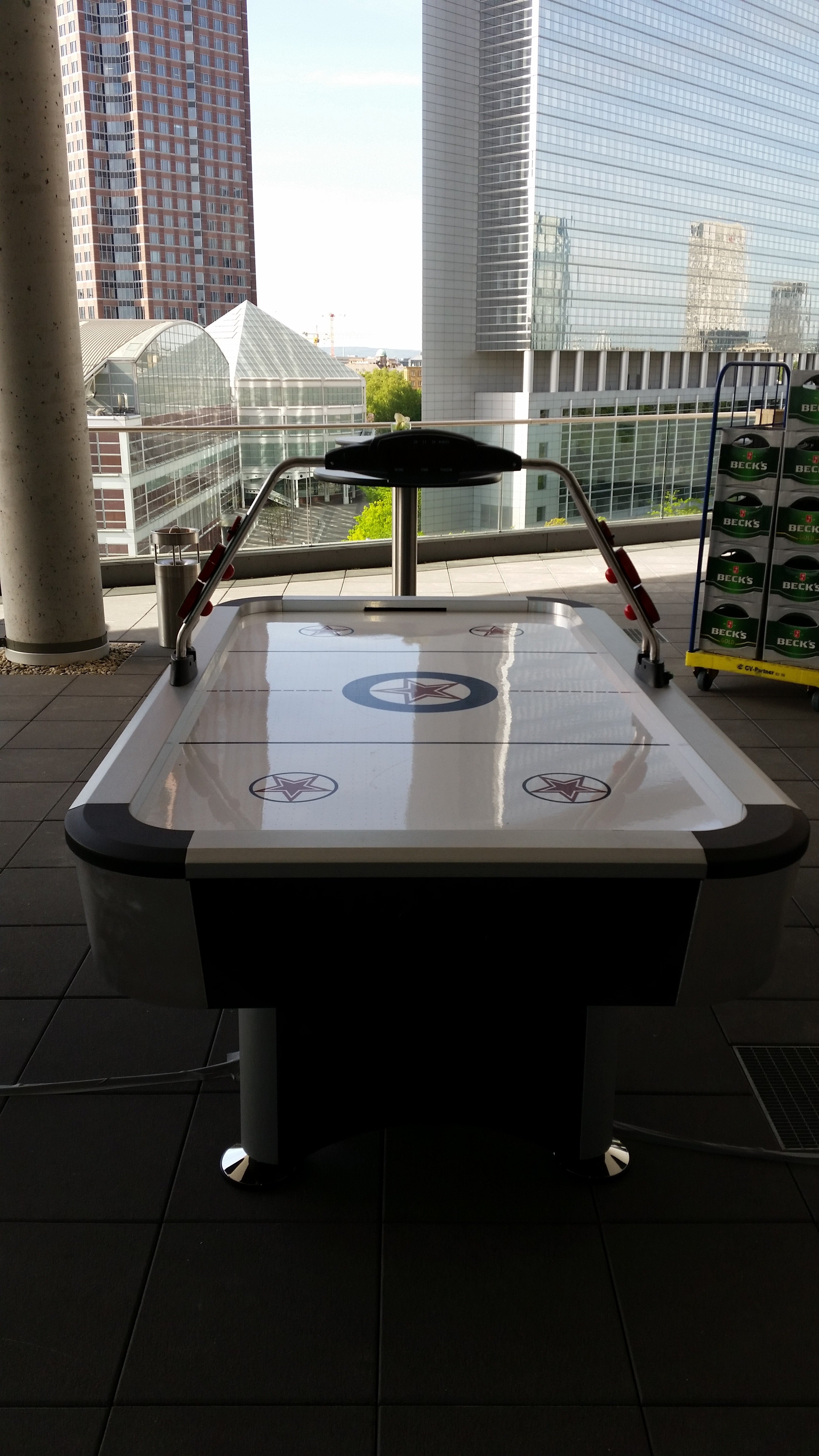 Airhockey-Tisch mieten – rasantes Action-Game für 2 Spieler