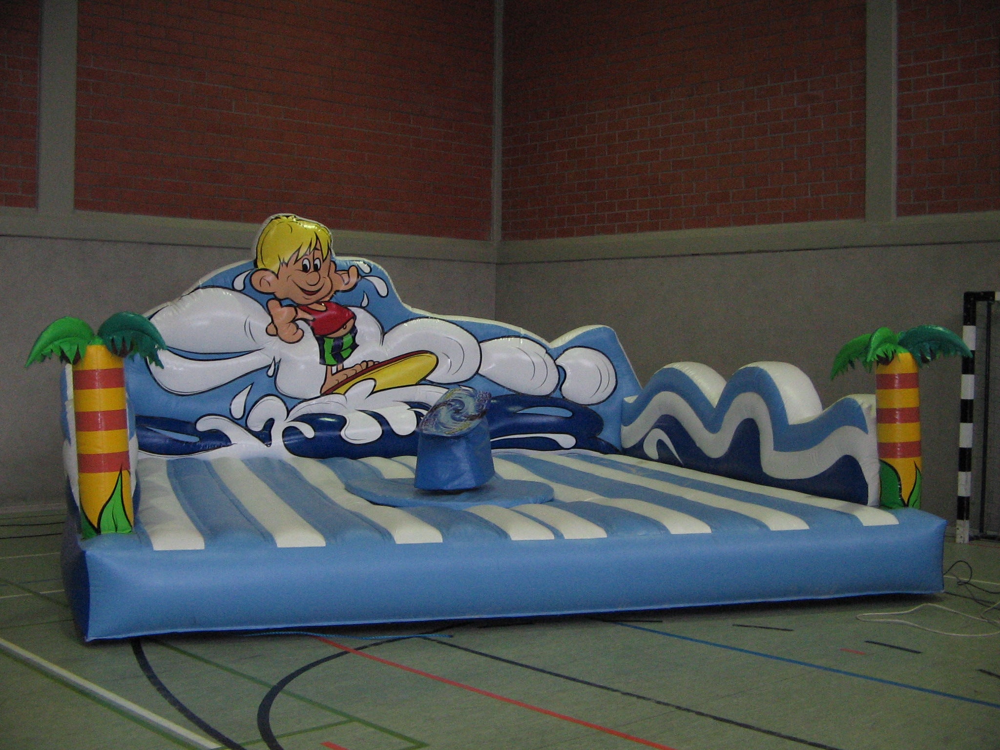 Surfsimulator mit Palmen-Luftkissen mieten – 5 m Durchmesser