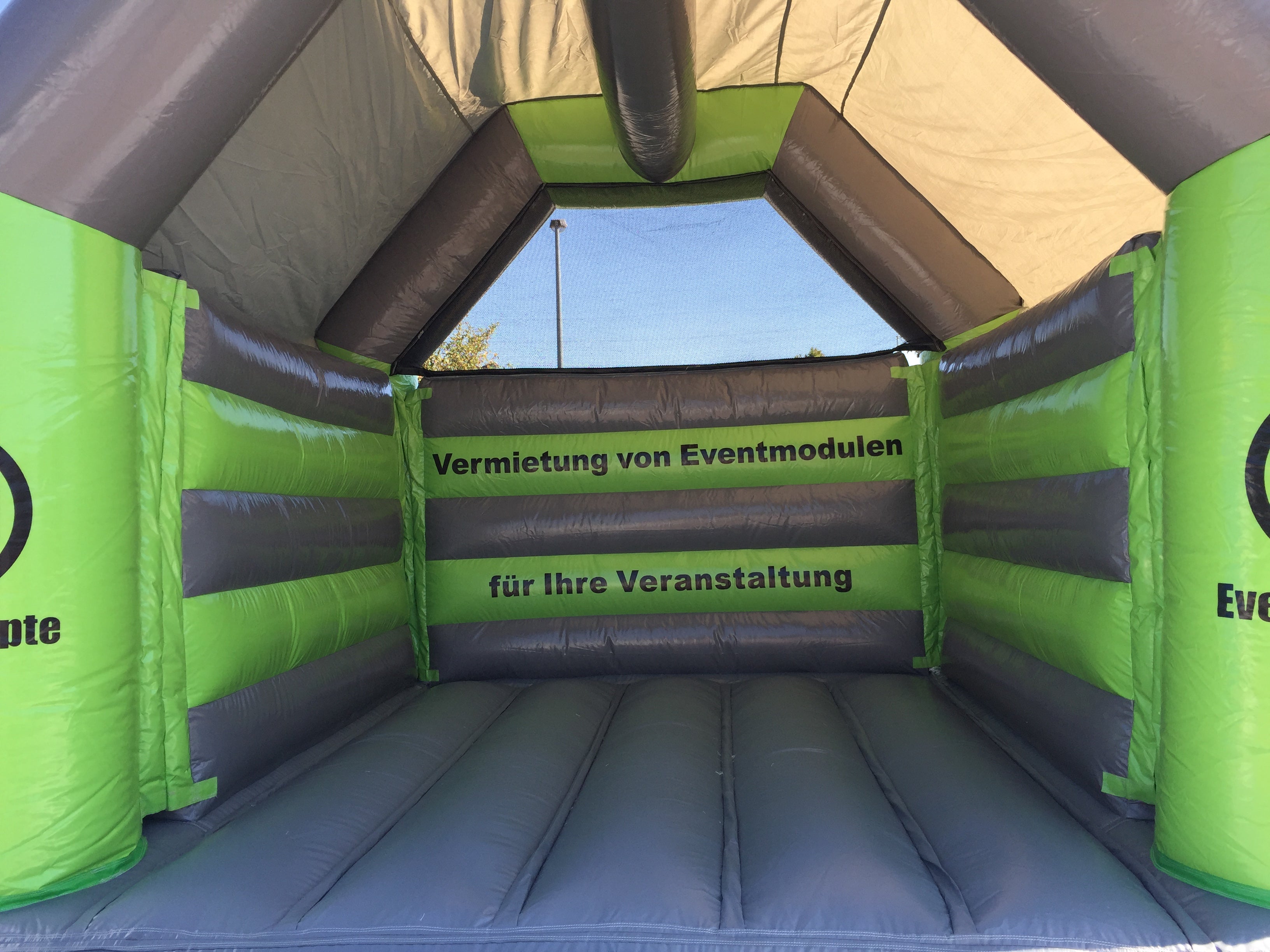 Hüpfburg M+M 4x5m mit Dach mieten – bunte überdachte Hüpfburg – 3