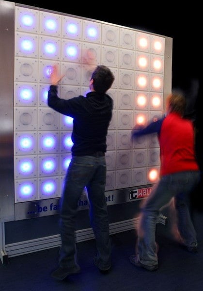 Reaktionswand twall® Premium 64 mieten – Reaktionsspiel für Events
