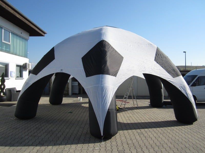 Soccer-Dome Zelt mieten – aufblasbar, 8 m Durchmesser, 4 m hoch