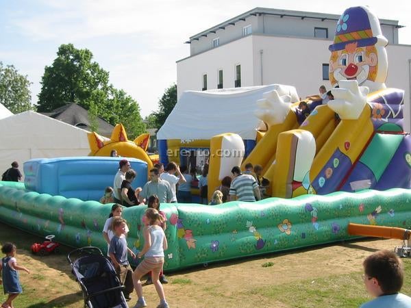 Aufblasbarer Erlebnispark mieten – Komplettpaket für Kinder 4–12