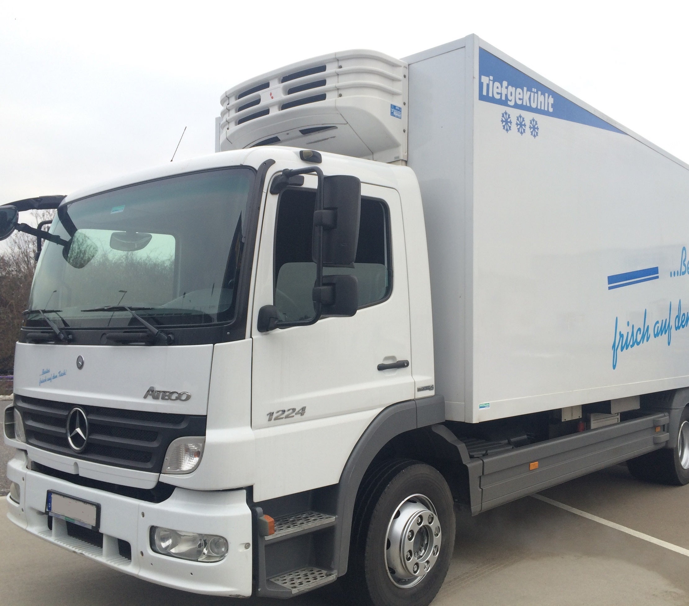 Tiefkühl-LKW mieten: Mercedes-Benz Atego 1224, 2 Kammern, 12 t, Ladebordwand, Langzeitmiete Ludwigsburg