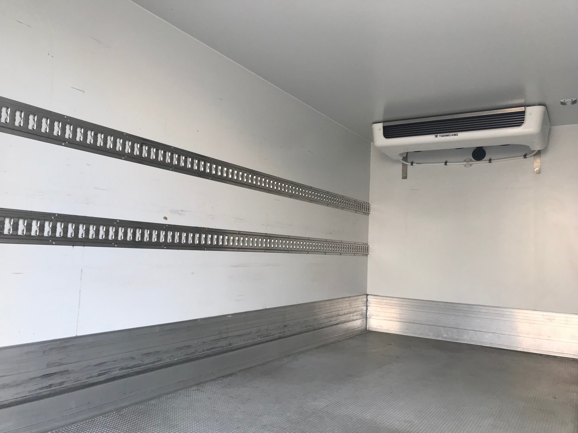 Kühl-LKW mieten im Großraum Stuttgart: Mercedes-Benz Sprinter 516 CDI, 5 t, Ladebordwand, Tiefkühl – 4