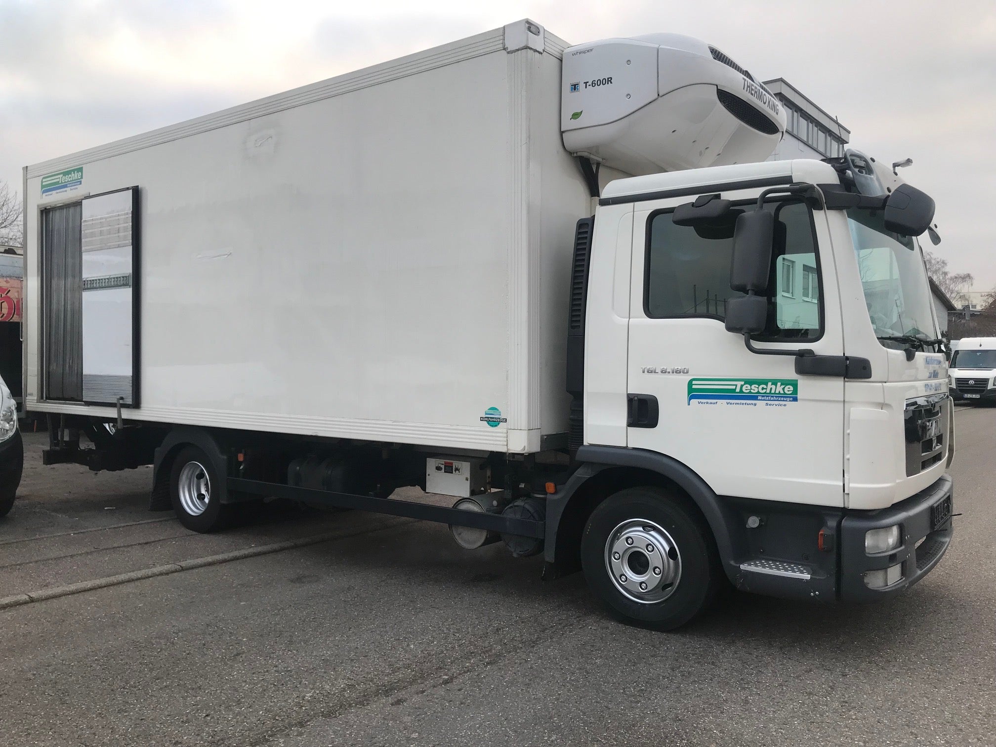 Tiefkühl-LKW mieten: Mercedes-Benz Atego 818 oder MAN TGL 8.180, 7,5 t, Ladebordwand, bis -25 °C – 2