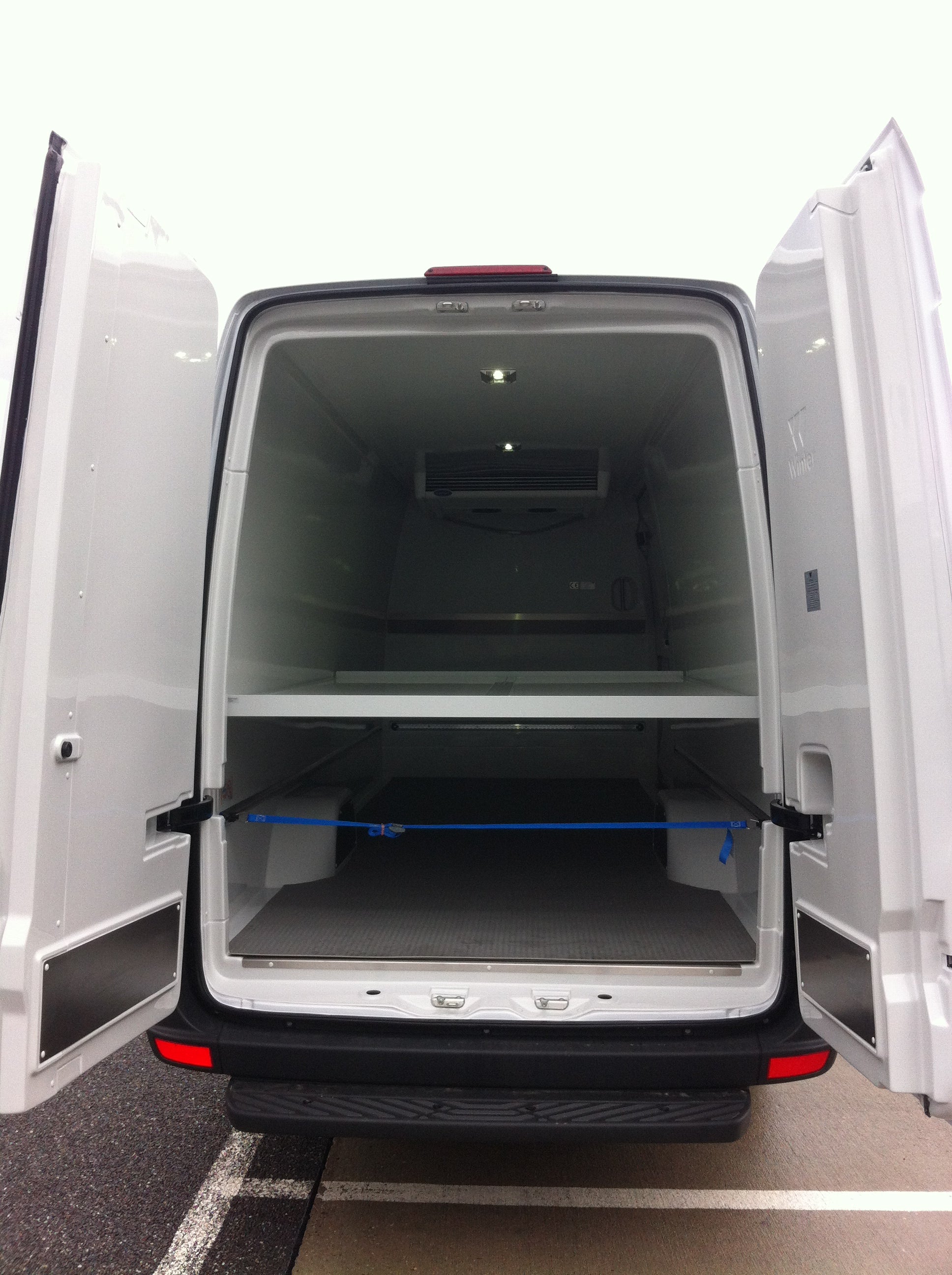 Kühltransporter mieten: Mercedes-Benz Sprinter 315 CDI Maxi, Tiefkühl & Frischdienst, Hochdach, 3,5 t – 2
