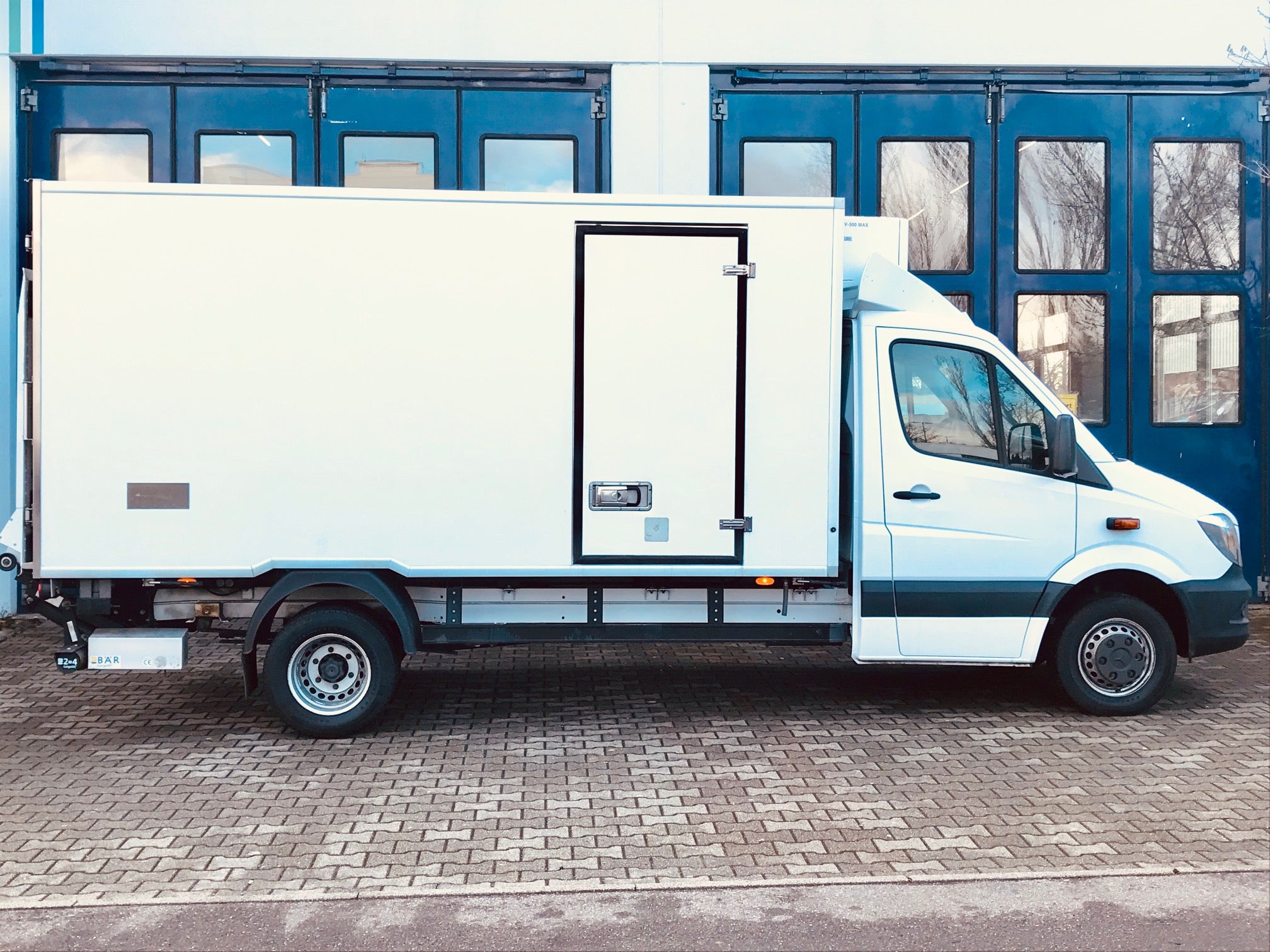 Kühl-LKW mieten im Großraum Stuttgart: Mercedes-Benz Sprinter 516 CDI, 5 t, Ladebordwand, Tiefkühl – 2