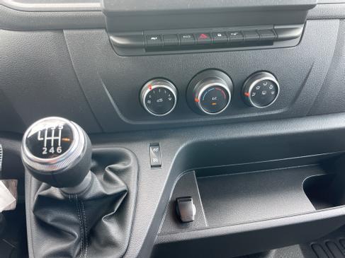 Transporter mieten: Renault Master Euro 6 oder MB Sprinter 313 CDI, Kastenwagen L2-L4, 3,5 t – 2