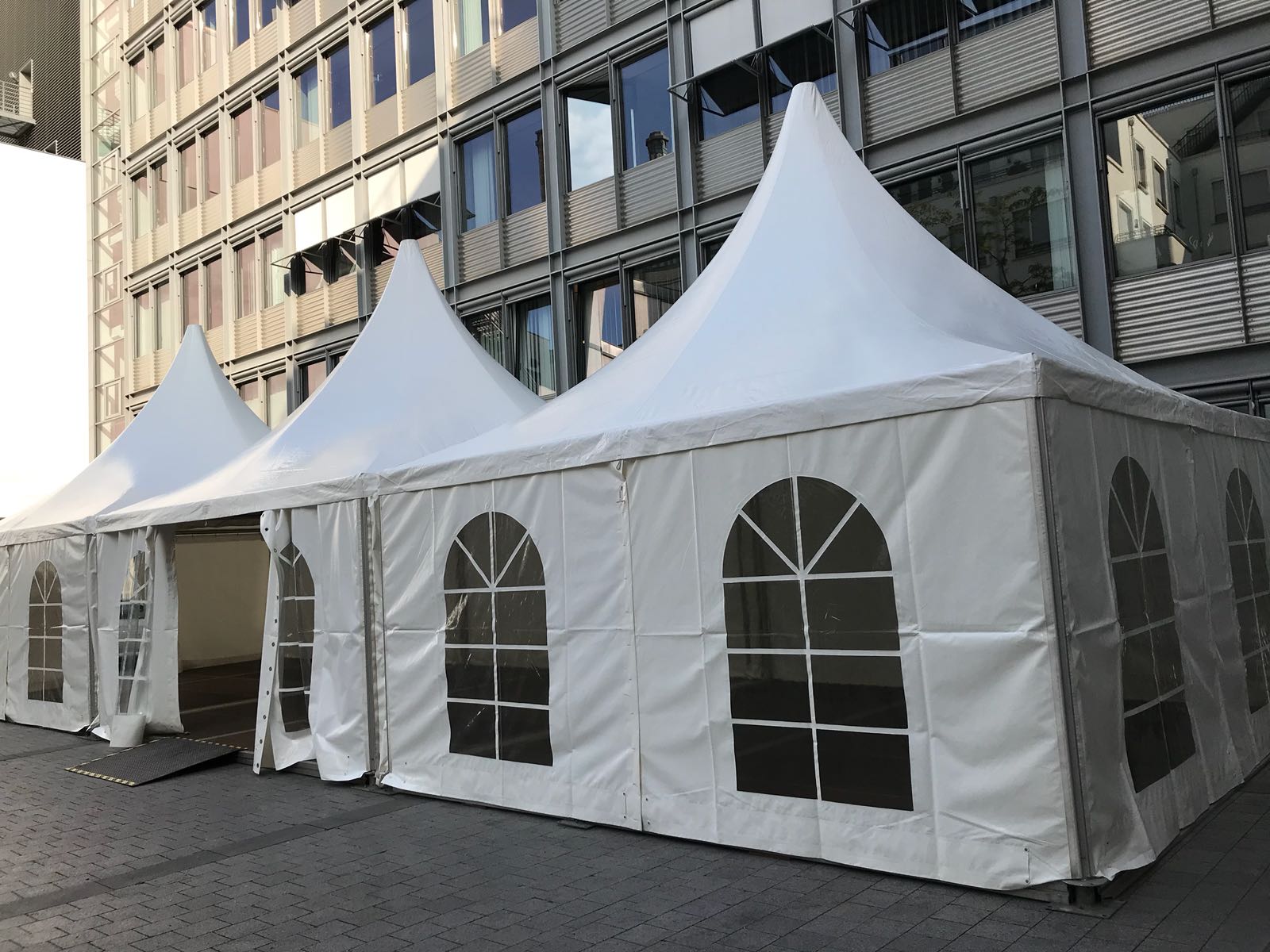 Pagodenzelt mieten 3 x 3 m – Festzelt & Partyzelt, regendicht (9 m²) – 4
