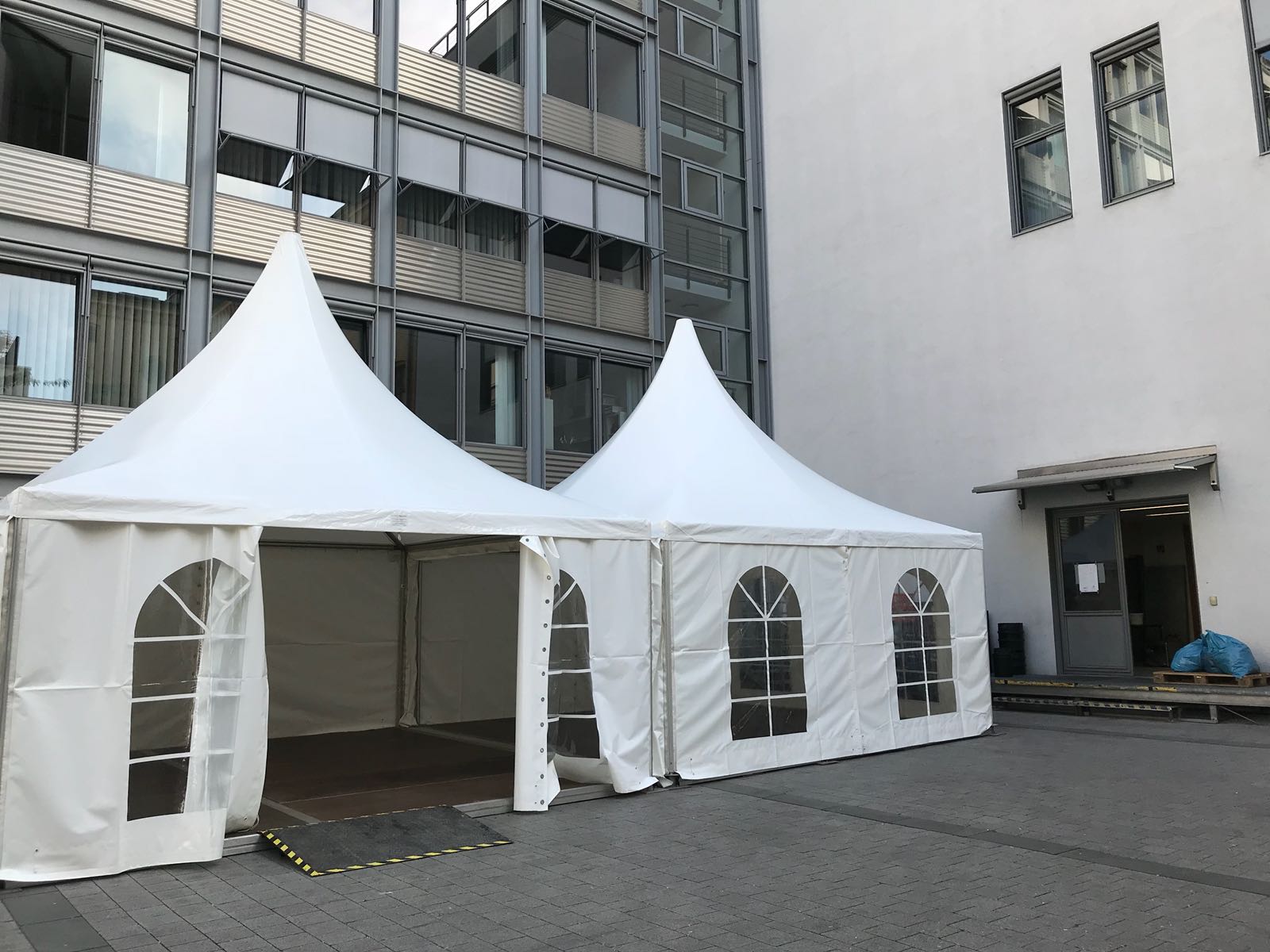 Pagodenzelt mieten 3 x 3 m – Festzelt & Partyzelt, regendicht (9 m²)