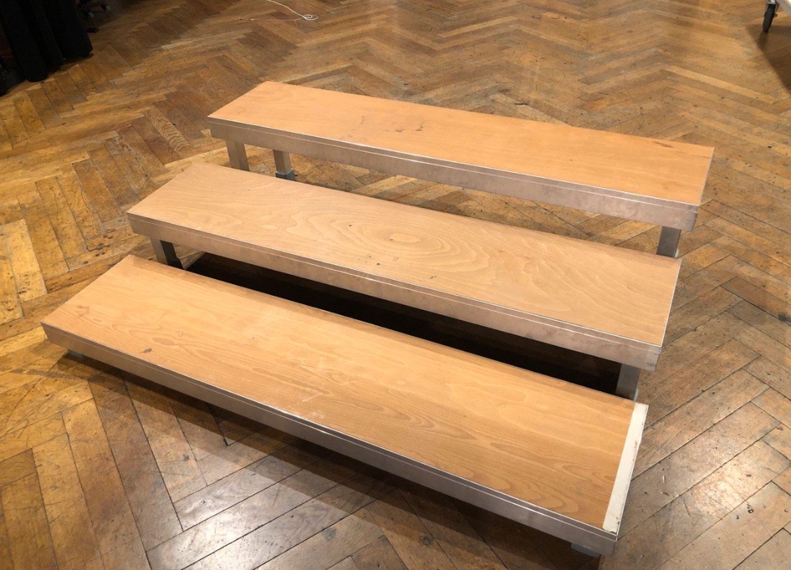Bühne / Podium aus Systempodesten Bütec 4x3m / 6x4m verschiedene Größen möglich mit Treppen/Geländer – Thumbnail 6