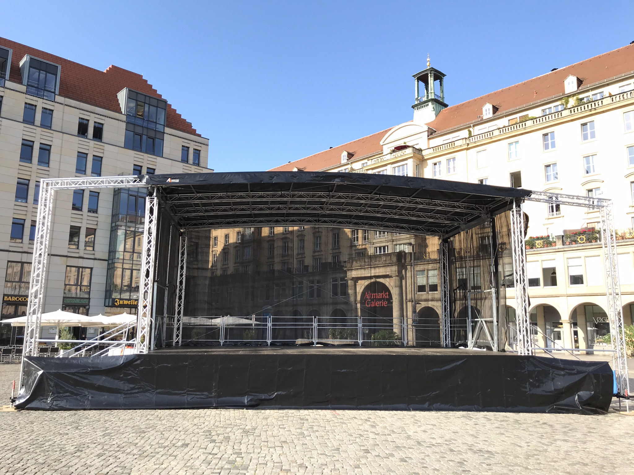 Mobile Bühne OpenAir Stage 10x8m 10x6m 8x6m Trailerbühne (48m², 60m² & 80m²) – 2