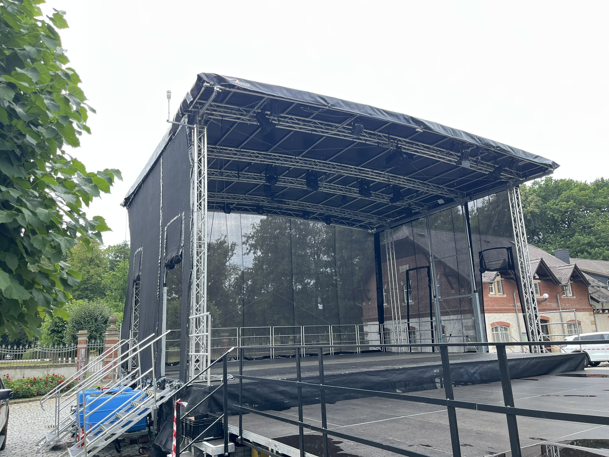 Mobile Bühne OpenAir Stage 10x8m 10x6m 8x6m Trailerbühne (48m², 60m² & 80m²) – Thumbnail 6