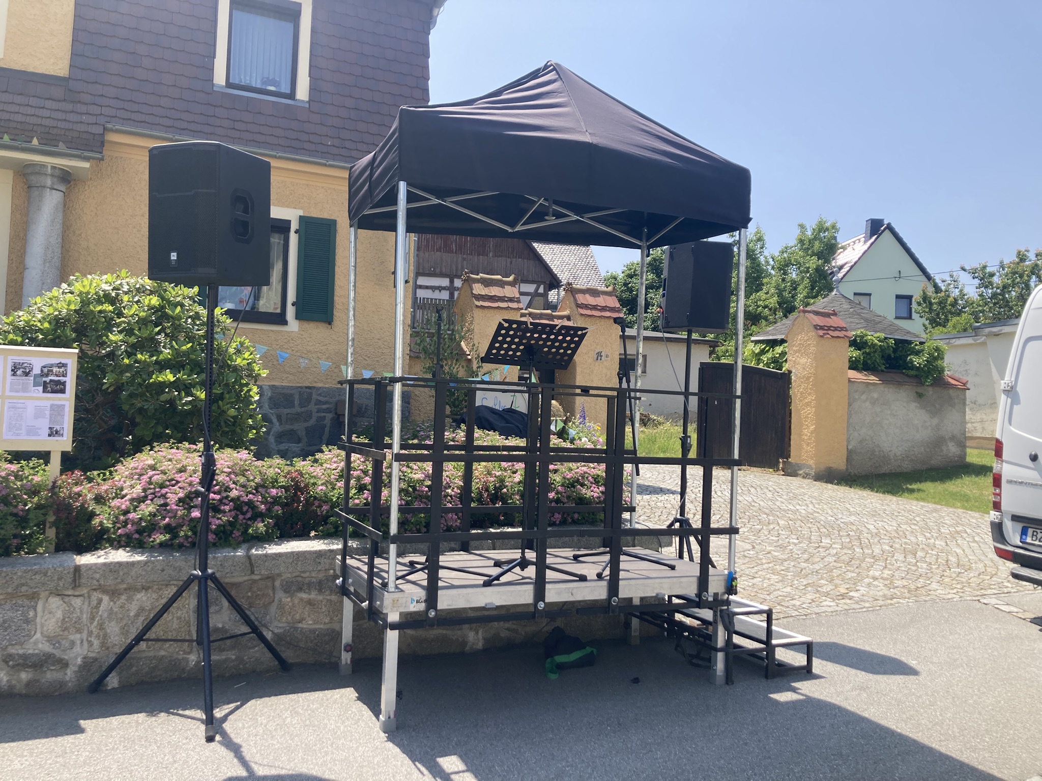 Bühne / Podium aus Systempodesten Bütec 4x3m / 6x4m verschiedene Größen möglich mit Treppen/Geländer – Thumbnail 9