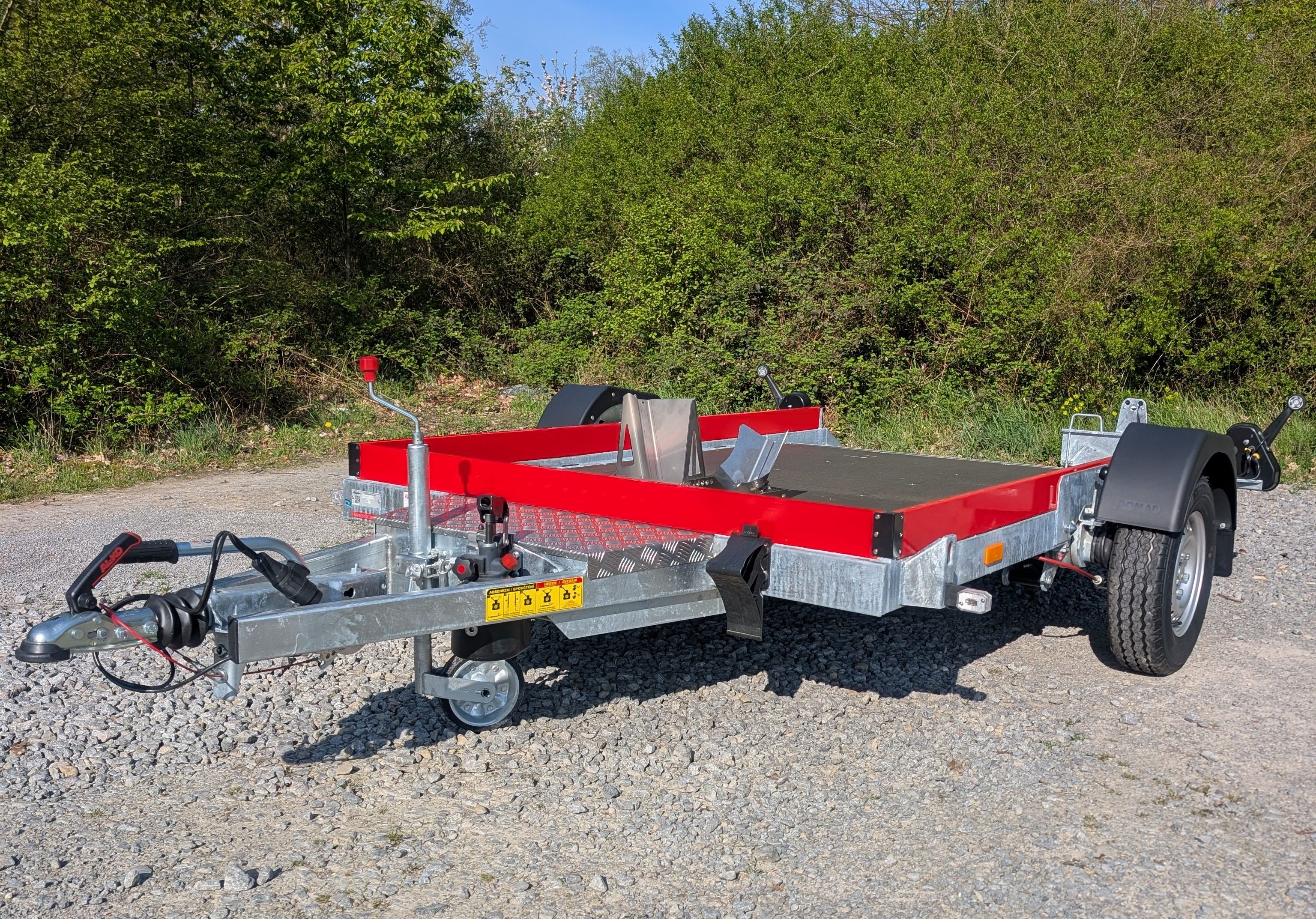 Motorrad-Absenkanhänger mieten – Senkomat, hydraulisch, 100 km/h