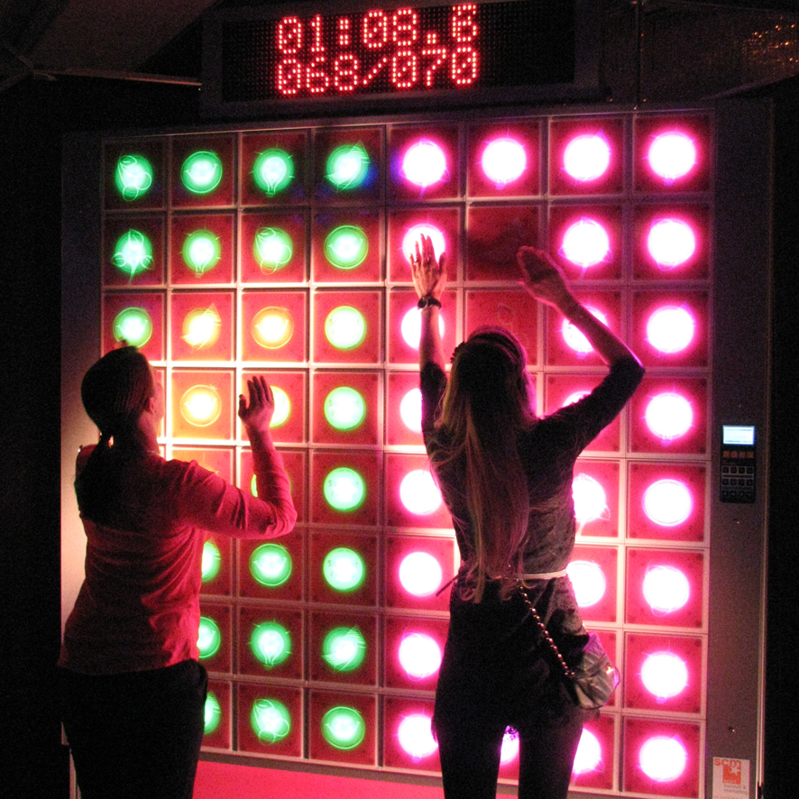 TWALL PREMIUM 64 / REAKTIONSWAND / SPEED-WALL - MIT DISPLAY-AUFSATZ