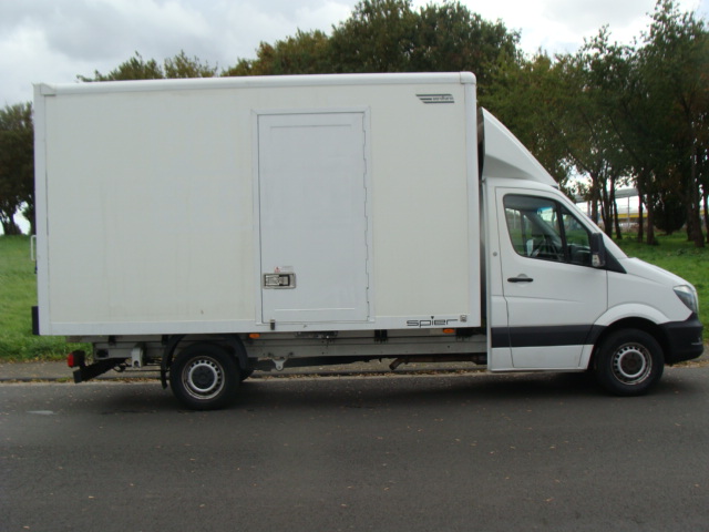 Großraumtransporter mieten Transporter 4320 x 2060 x 2430 mm Umzugswagen Vermietung MB-Sprinter Kofferaufbau – 4