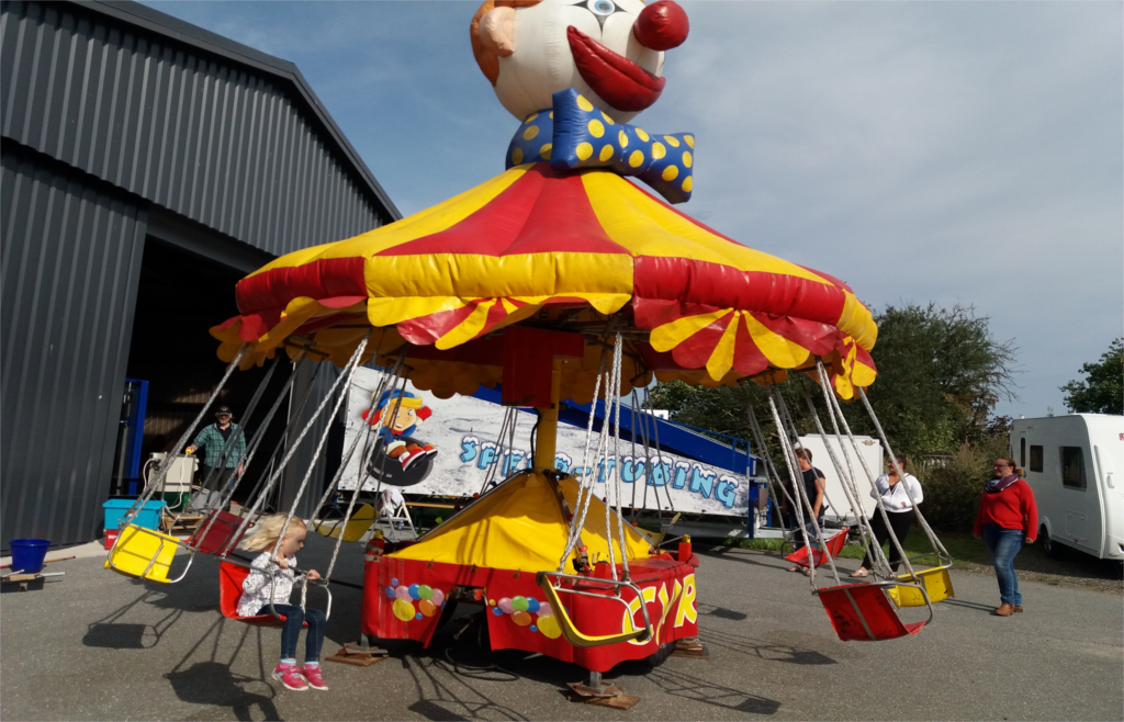 Kinderkarussell, Kettenkarussell, Kettenflieger mit 10 Schaukeln mieten – 2