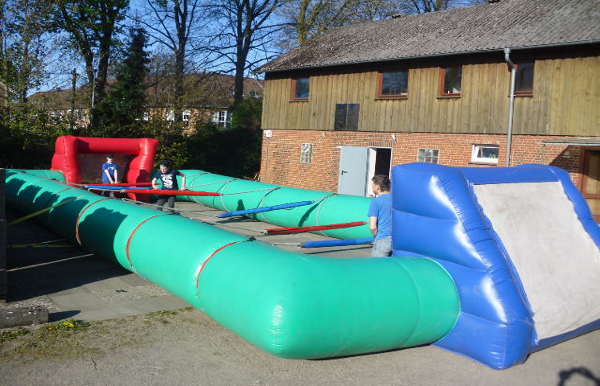 Menschen-Kicker, Human-Table-Soccer, Riesenkicker mieten in Hamburg