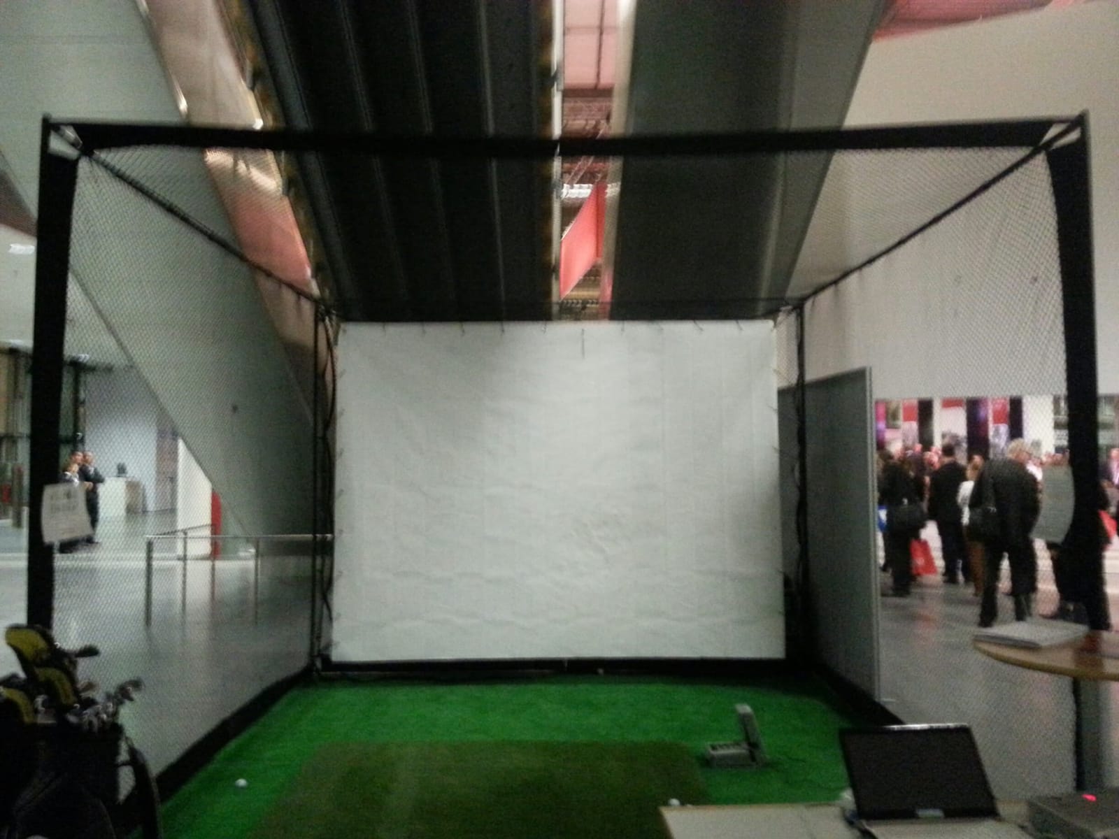 Golf Simulator mit High Speed Kamera - Golfsimulator für Golfevent - Golfautomat  - Indoorgolf -  Golfturnier - Golfen bei Events – Thumbnail 10