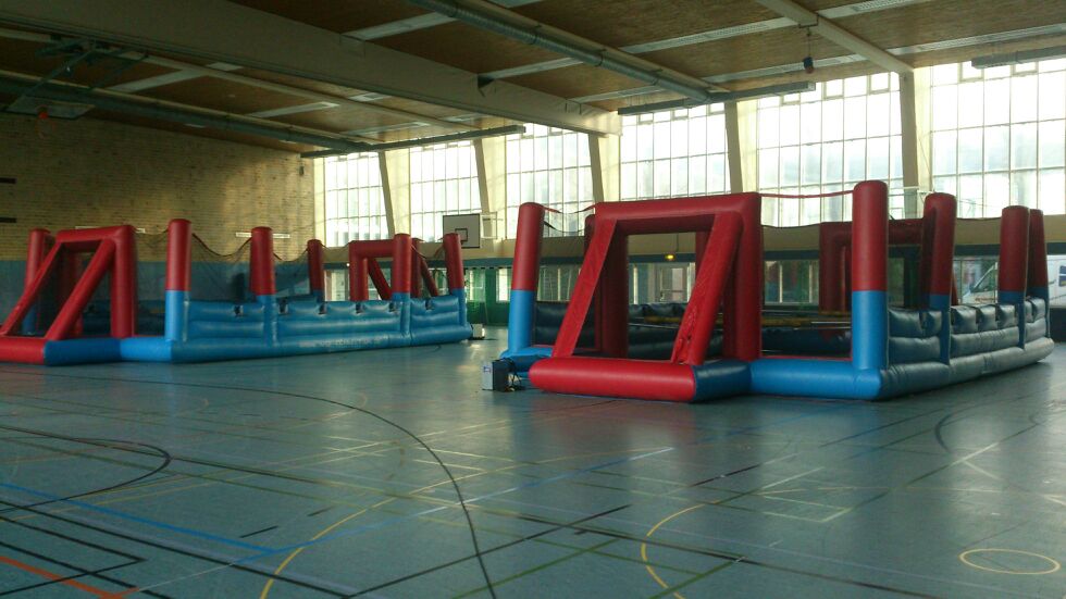 Menschenkicker Mieten  mit Stangen, 13 x 7 Meter, 12 Personen – 3