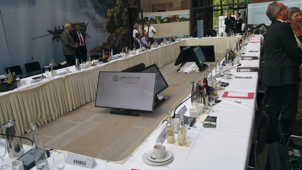 Konferenz - Diskussionsanlage mit bis zu 100 Sprechstellen - bundesweit verfügbar - Standort Bonn – 2
