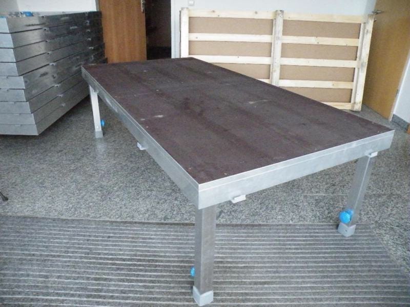 Bühnenpodest 2x1m – Selbstabholung in Bonn oder Versand – Tel. 0228-691245 – 2