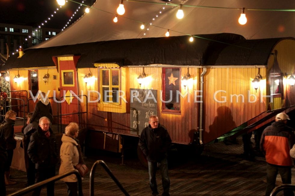 Zirkuswagen als Märchenbühne oder Lounge