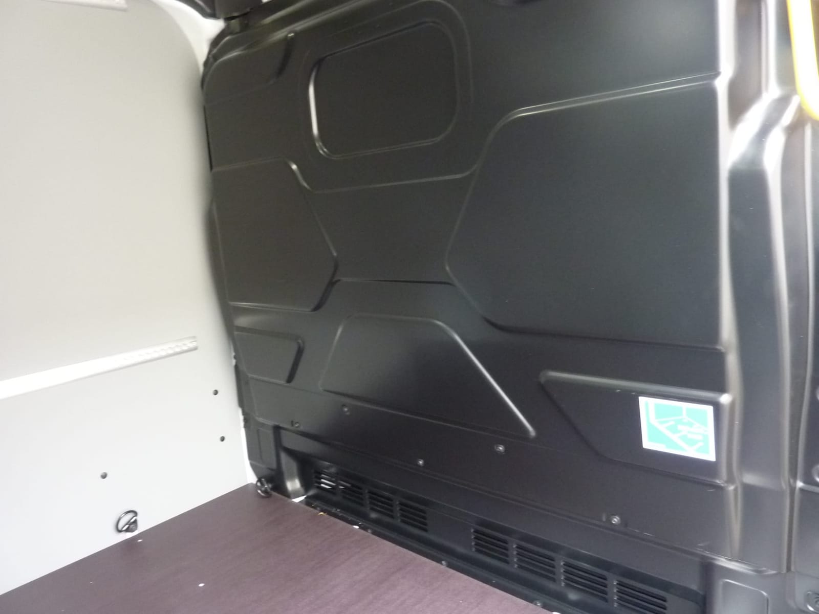 Ford Transit Kasten, FT350 H3L3 - langer Radstand, 2.2 l TDCi 125 PS – Thumbnail 6