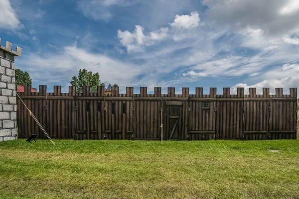 Palisaden Mauern, Absperrungen, Zaun – 2