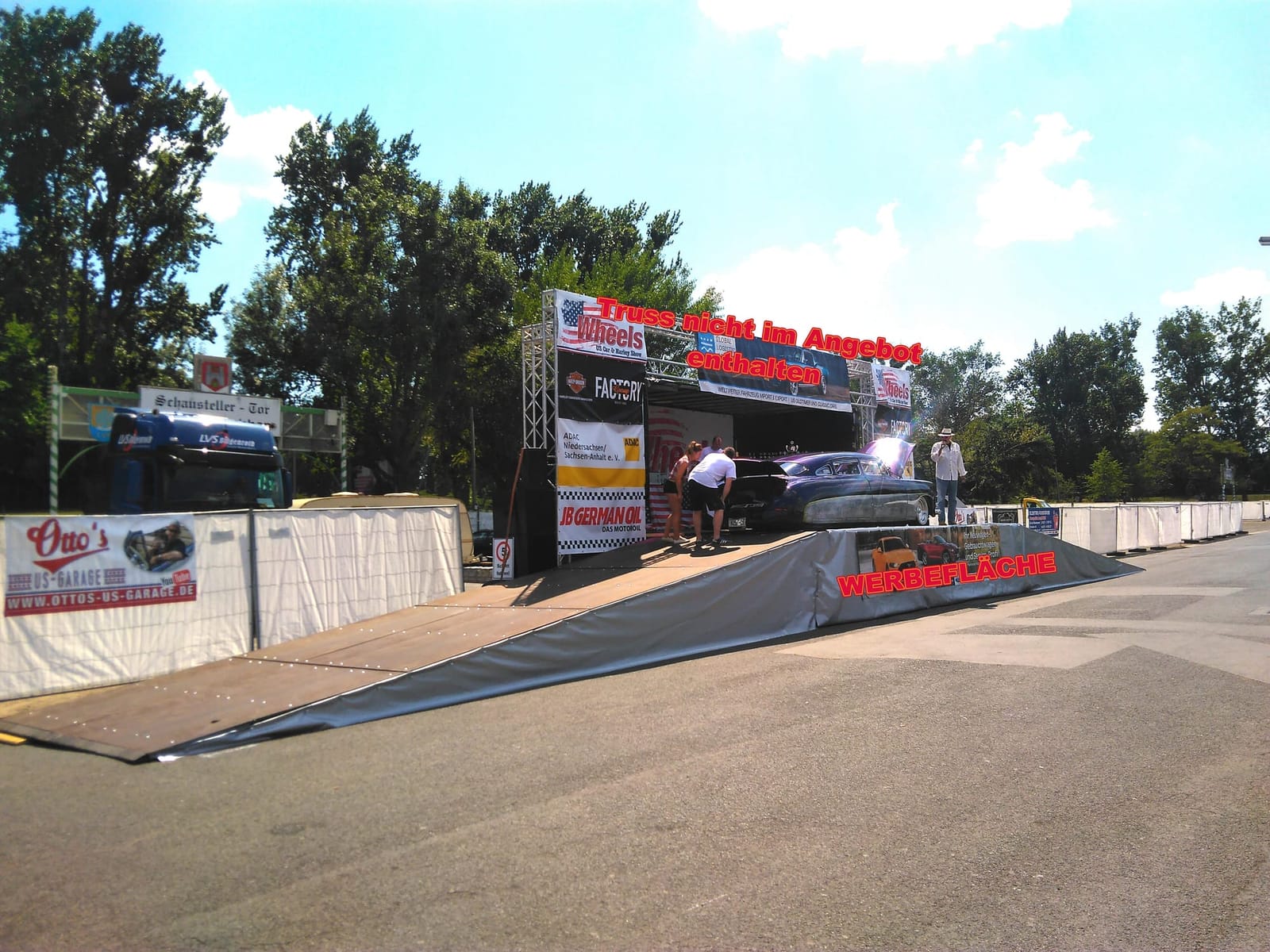 Fahrzeug - Präsentationsbühne CAR SHOW STAGE