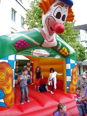 Hüpfburg Clown – 4 x 5 m mit Dach (inkl. Anlieferung u. Aufbau + Abbau u. Abholung im Umkreis) – 2
